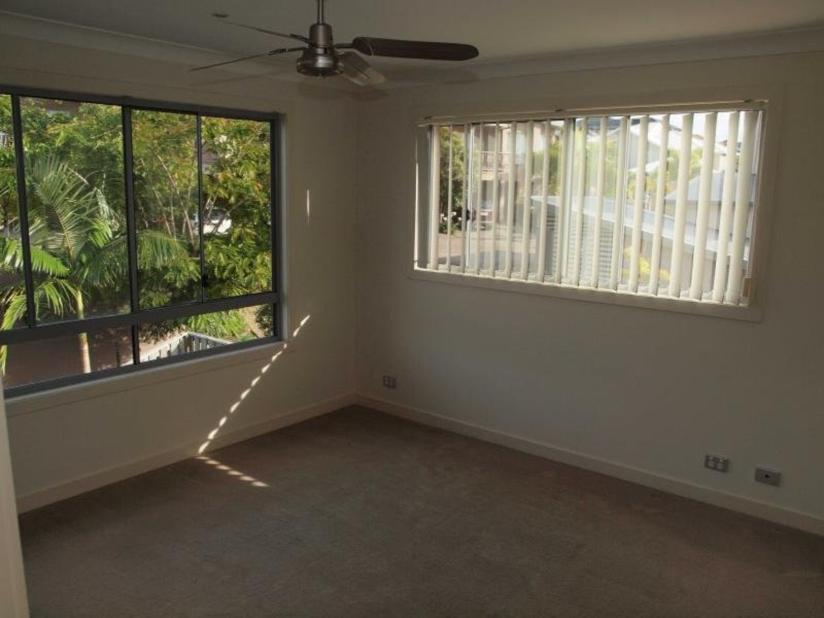 19 Carina Peak Drive, Varsity Lakes