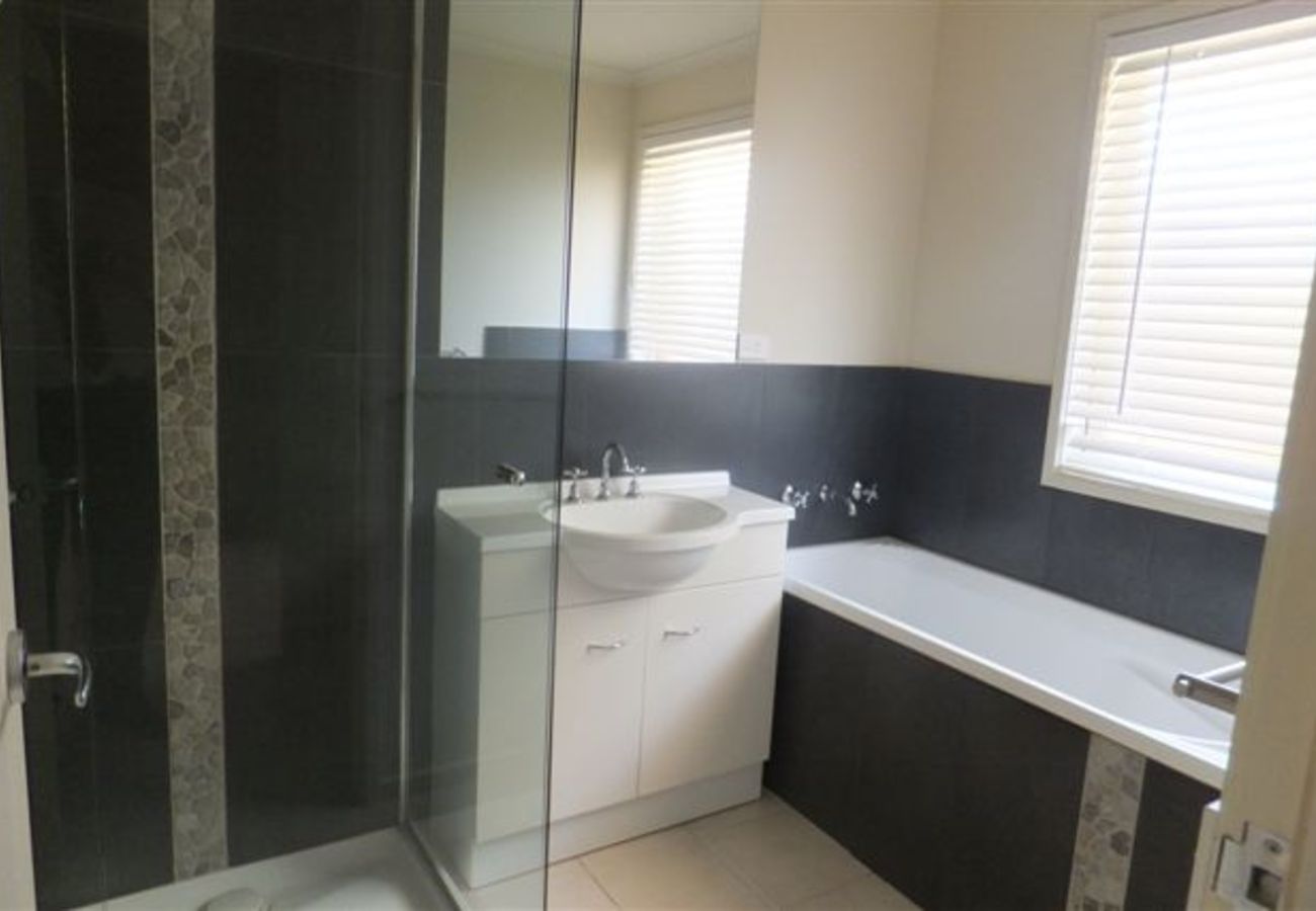 21 Ferguson Road, Shepparton