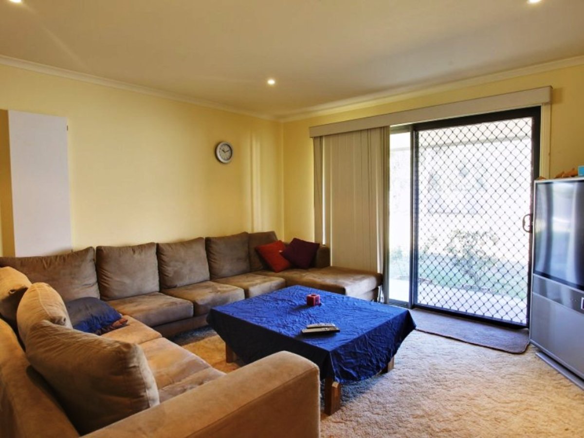 1 Lilac Street, Violet Town