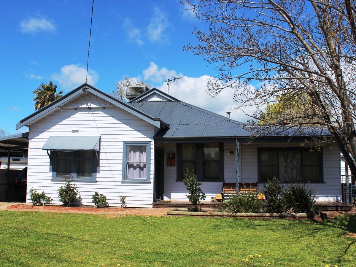 94 McKellar Street, Benalla