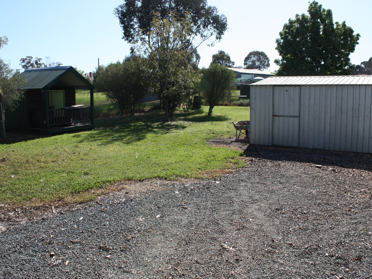 18 Farnley Road, Goorambat