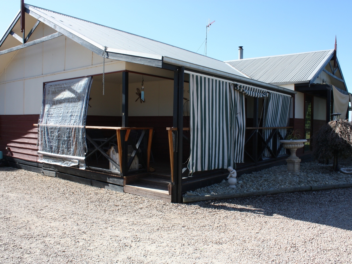 18 Farnley Road, Goorambat
