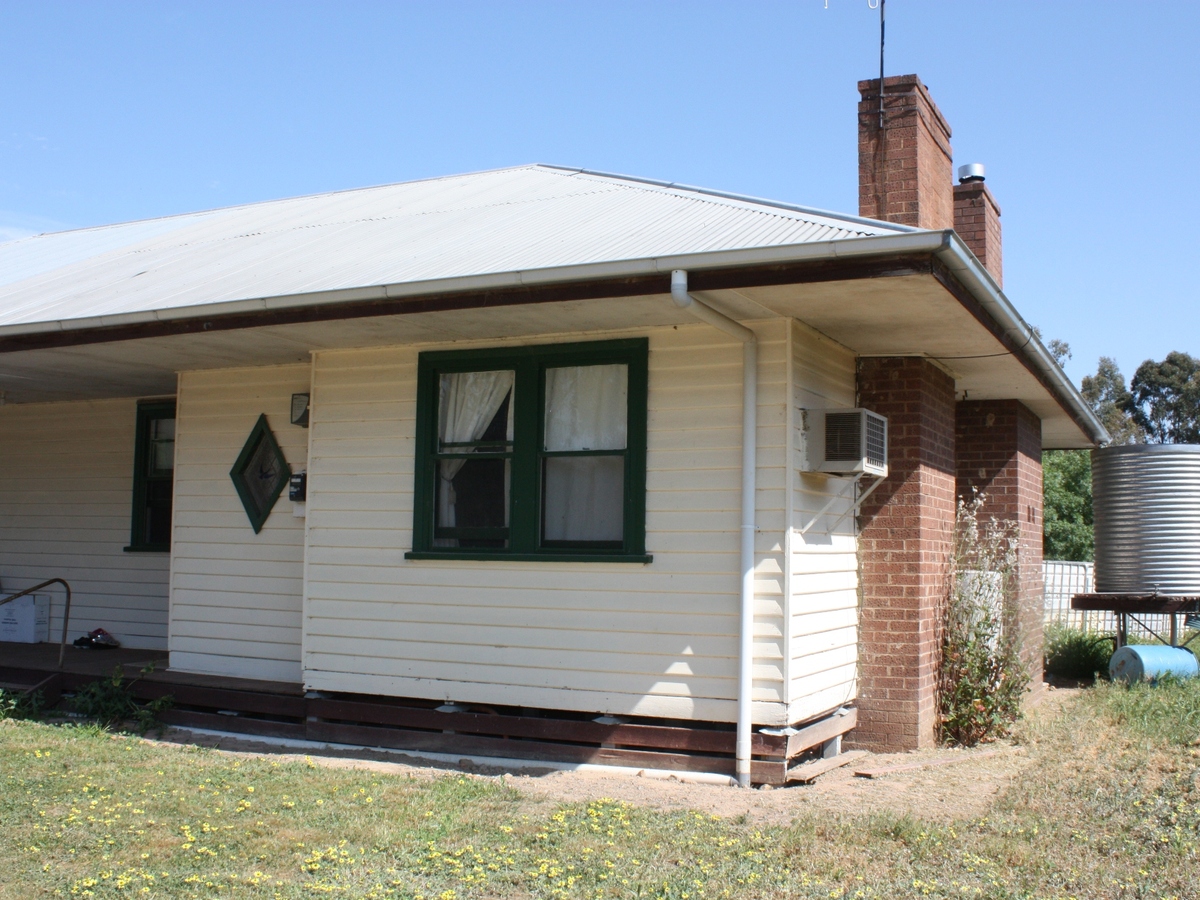 32 High Street, Violet Town