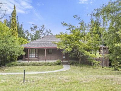 17 Cheniston Road, Mount Macedon