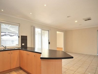10 Hadley Circle, Narre Warren South