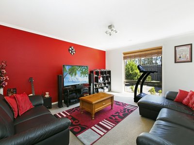 15 Angel Close, Narre Warren South