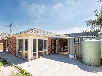 30 Bateman Grove, Hampton Park