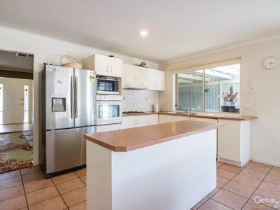 30 Bateman Grove, Hampton Park