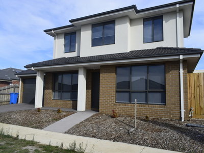15 Damper Way, Lynbrook