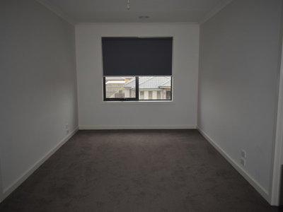 15 Damper Way, Lynbrook