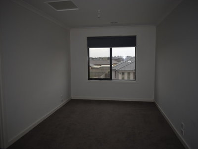 15 Damper Way, Lynbrook