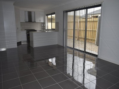 15 Damper Way, Lynbrook