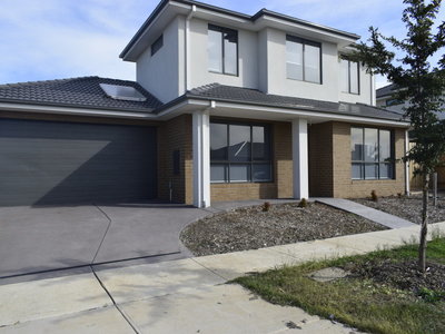 15 Damper Way, Lynbrook