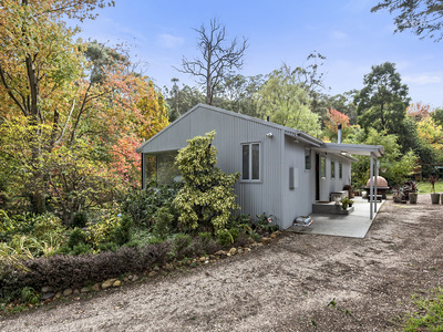 18 Douglas Road, Mount Macedon