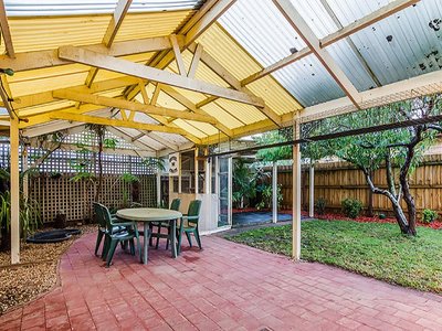 8 Cheshunt Court, Cranbourne North