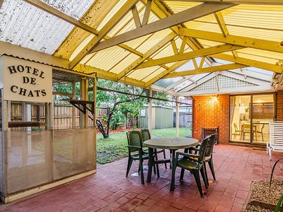 8 Cheshunt Court, Cranbourne North