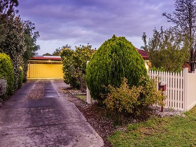 8 Cheshunt Court, Cranbourne North