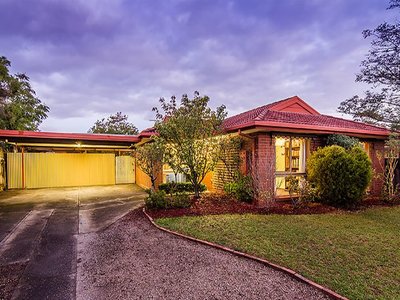 8 Cheshunt Court, Cranbourne North