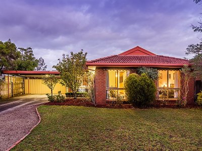 8 Cheshunt Court, Cranbourne North