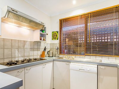 8 Cheshunt Court, Cranbourne North