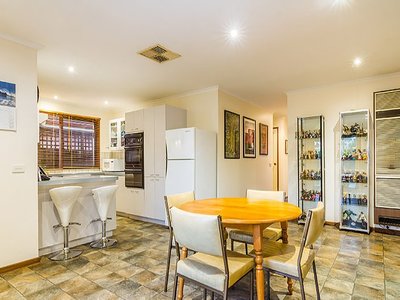 8 Cheshunt Court, Cranbourne North