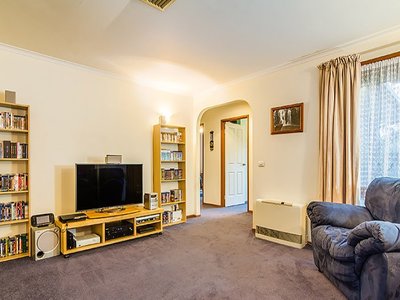 8 Cheshunt Court, Cranbourne North