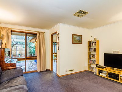 8 Cheshunt Court, Cranbourne North