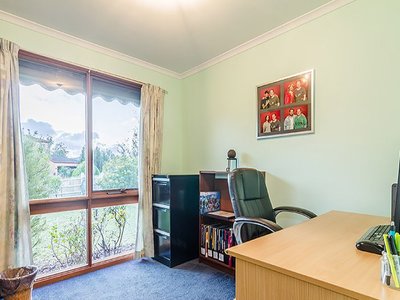 8 Cheshunt Court, Cranbourne North