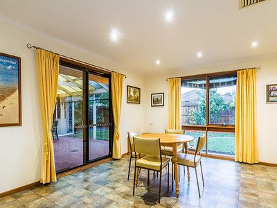 8 Cheshunt Court, Cranbourne North