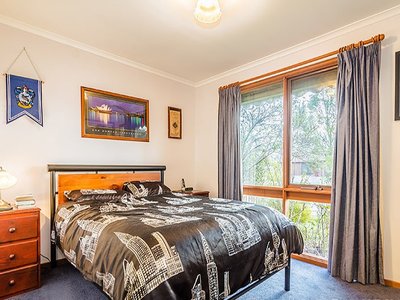 8 Cheshunt Court, Cranbourne North