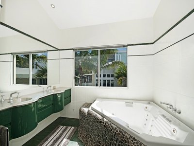 5 The Point, Castle Hill