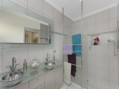 182 River Park Drive, Annandale