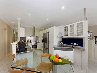 182 River Park Drive, Annandale