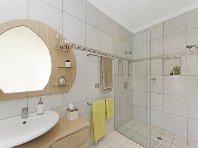 182 River Park Drive, Annandale
