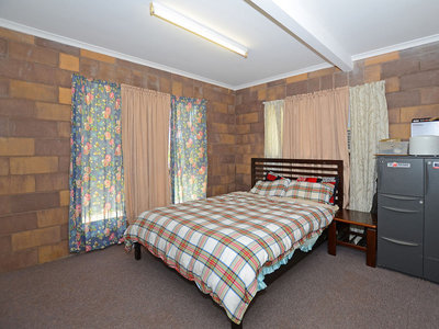 7 RODERICK COURT, Sunshine Acres