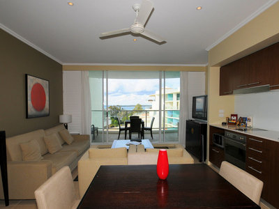 416 / 569 "OCEANS" ESPLANADE, Urangan