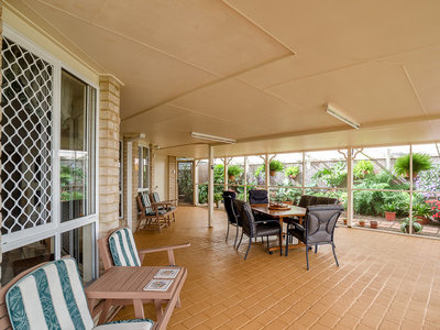 8 Faye Avenue, Scarness