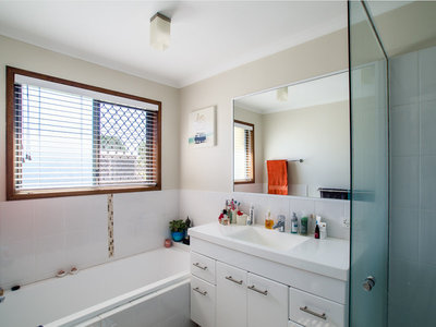 14-16 ORCHID AVE, Urangan