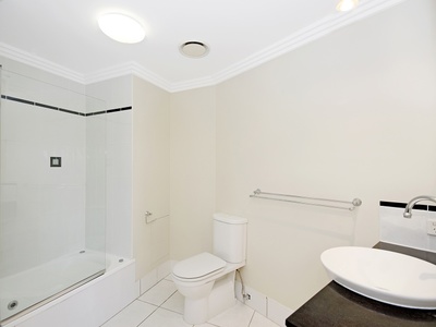10 / 18 Sir Leslie Thiess Drive, Townsville City