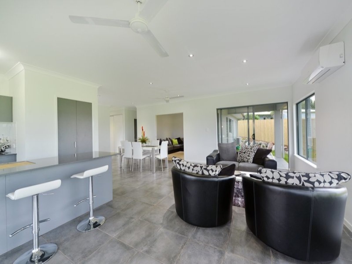 12 Robertson Close, Atherton