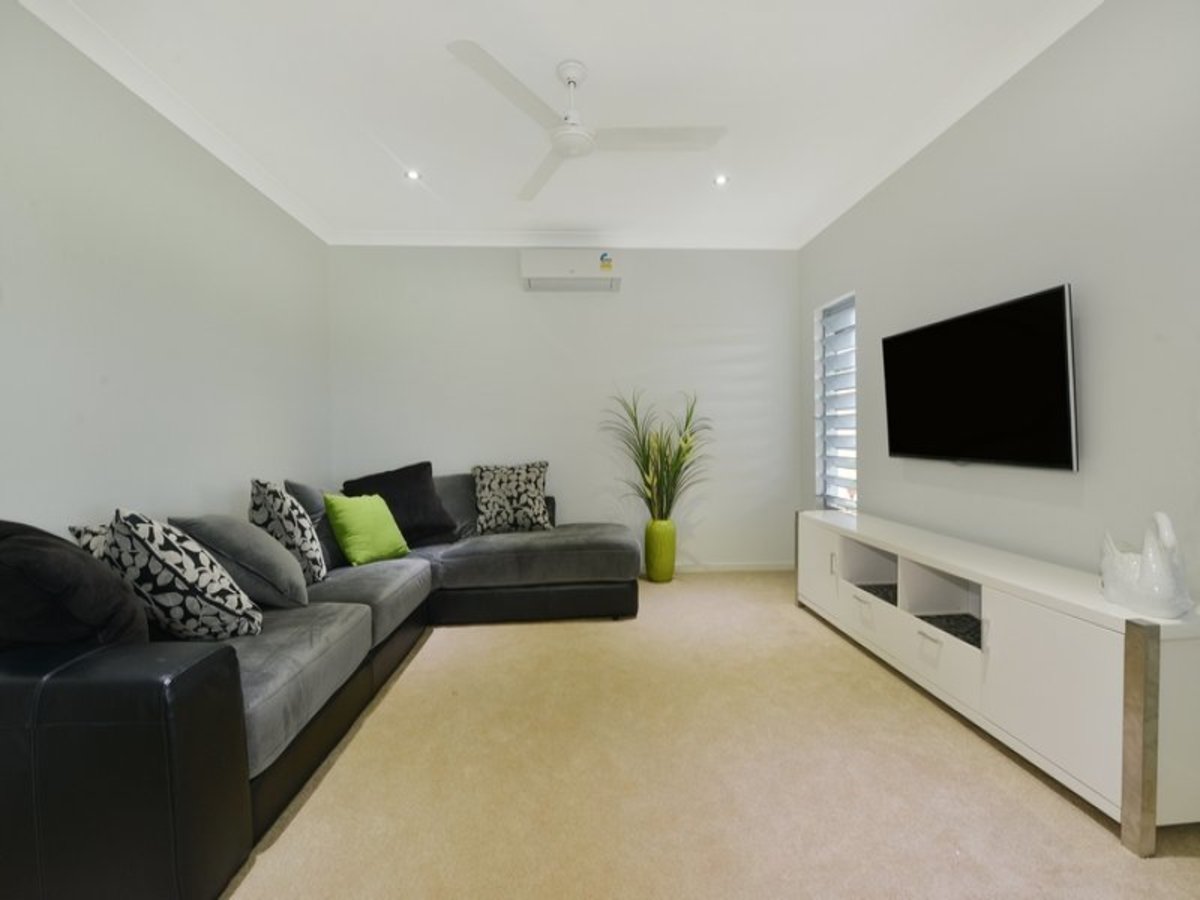 12 Robertson Close, Atherton