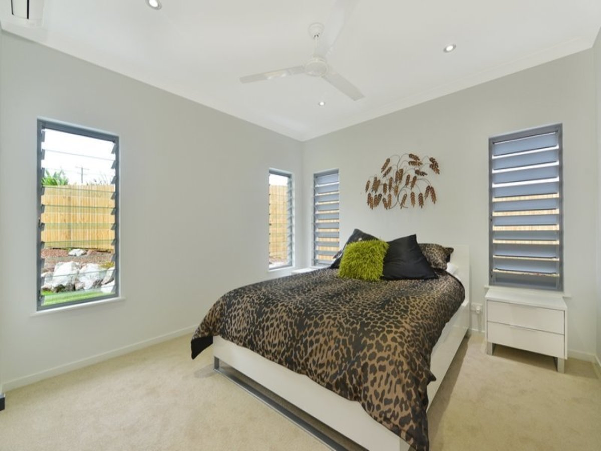 12 Robertson Close, Atherton