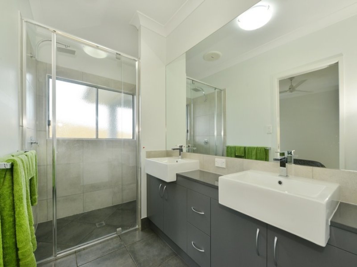 12 Robertson Close, Atherton