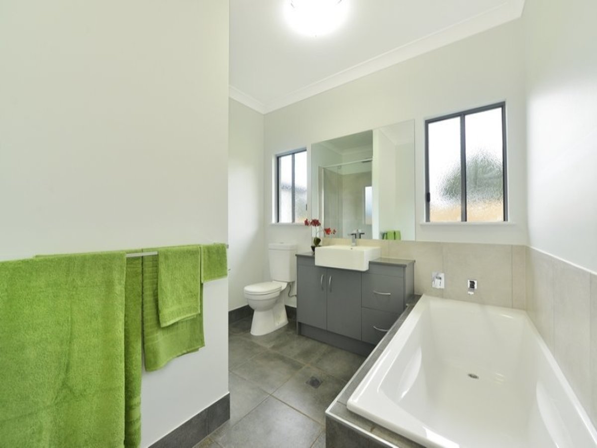 12 Robertson Close, Atherton