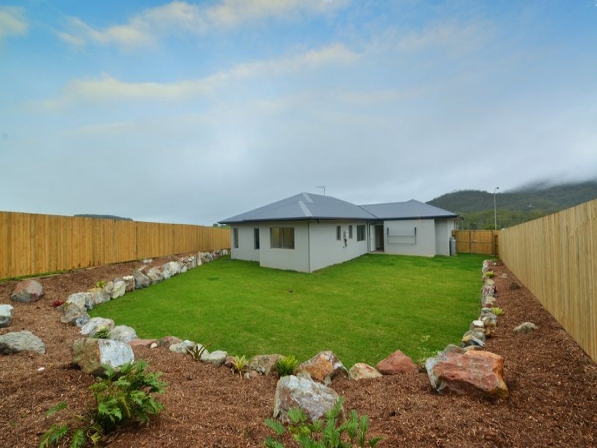 12 Robertson Close, Atherton