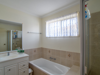 8 Mainsail Court, Point Vernon