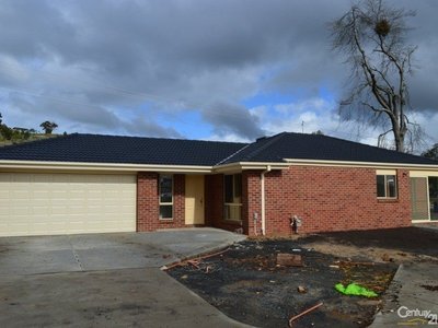 2 / 5 Lima Place, Pakenham