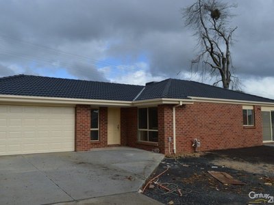 2 / 5 Lima Place, Pakenham
