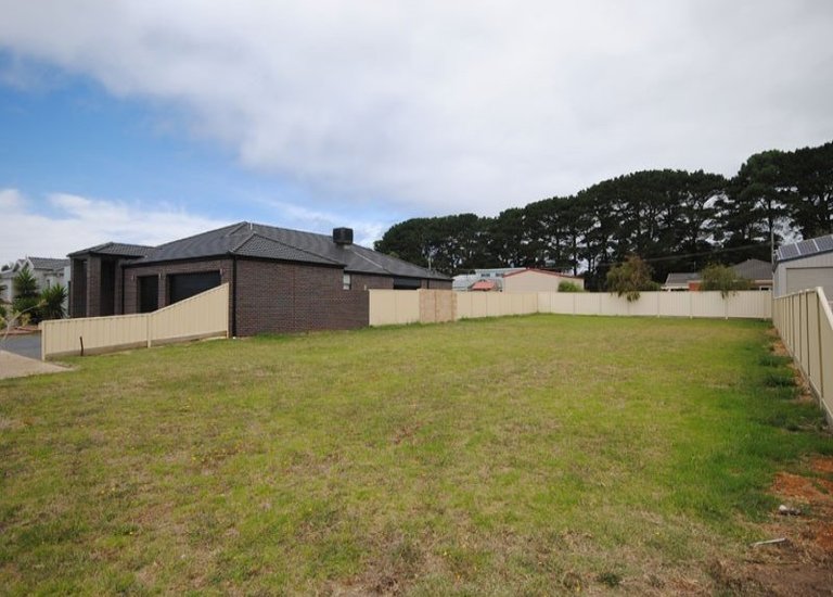 14 Sanford Court, Portland