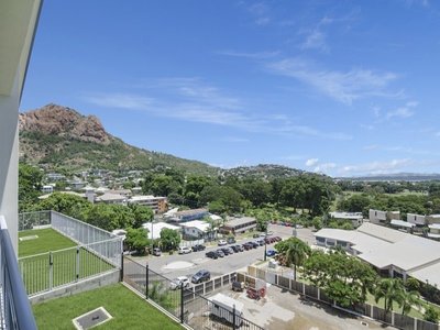 6 Panorama Court, North Ward